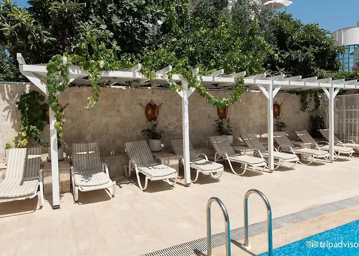 Lägenhetshotell Safari Suit Hotel Side