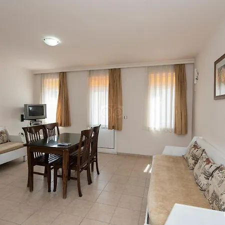 Apartmanhotel Safari 2024-3 Side