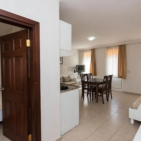 Safari Suit Hotel 4* Side